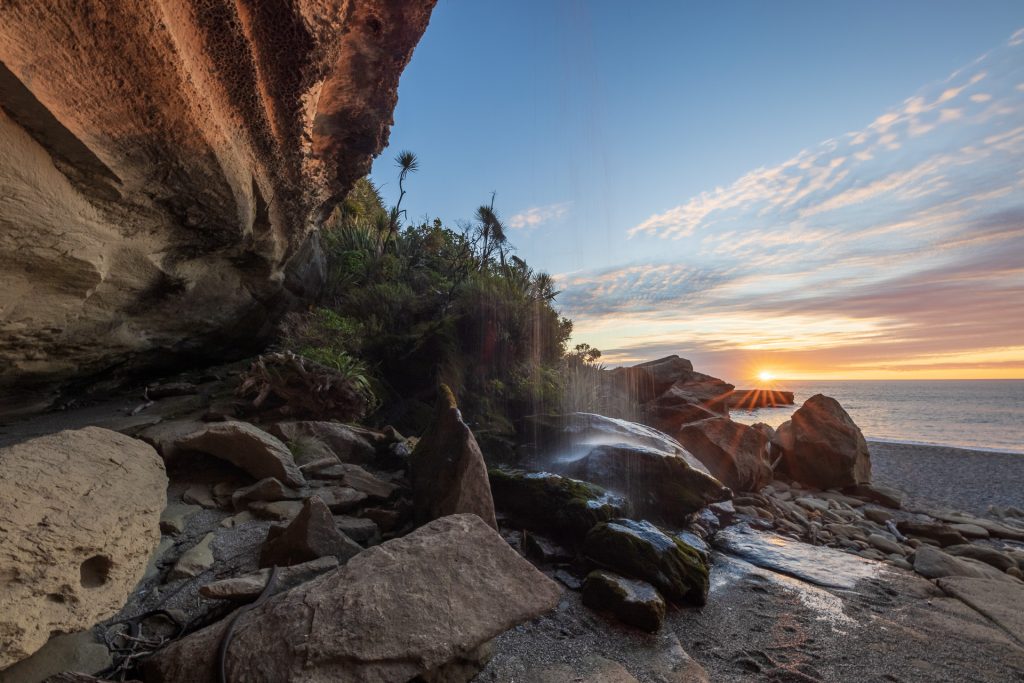 Punakaikie, Truman Track cove waterfall
